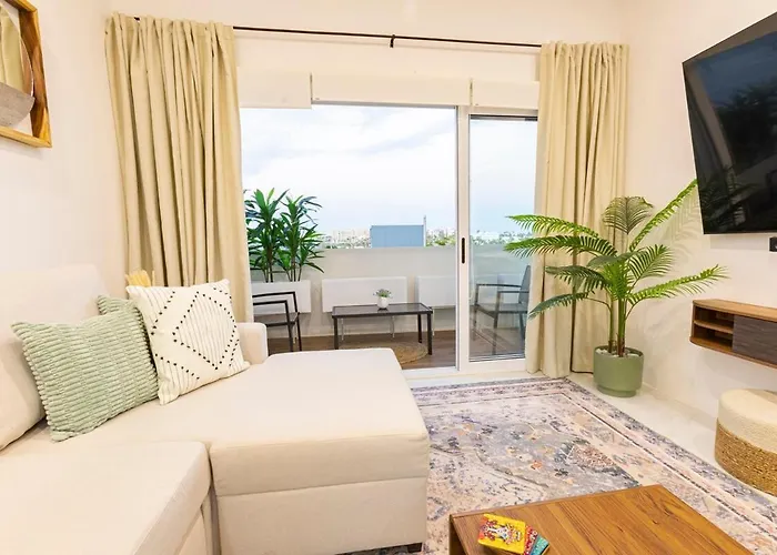 2bdr Downtown Jacuzzi Pool Amenities Apartment