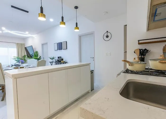 2bdr Downtown Jacuzzi Pool Amenities